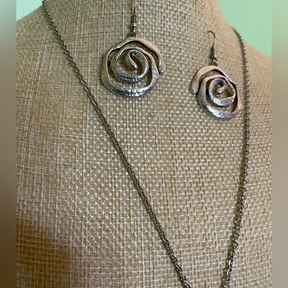 *Host Pick*Elegant Amor Fati Silver Necklace and Roses Earring Set - Picture 6 of 10